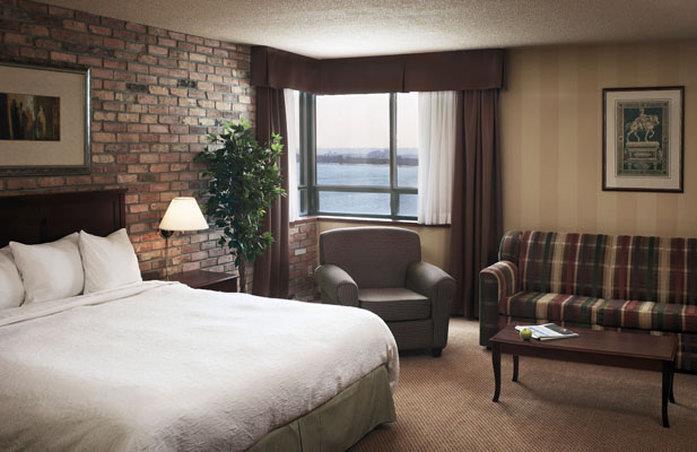 Hotel Waterfront Downtown 3*
