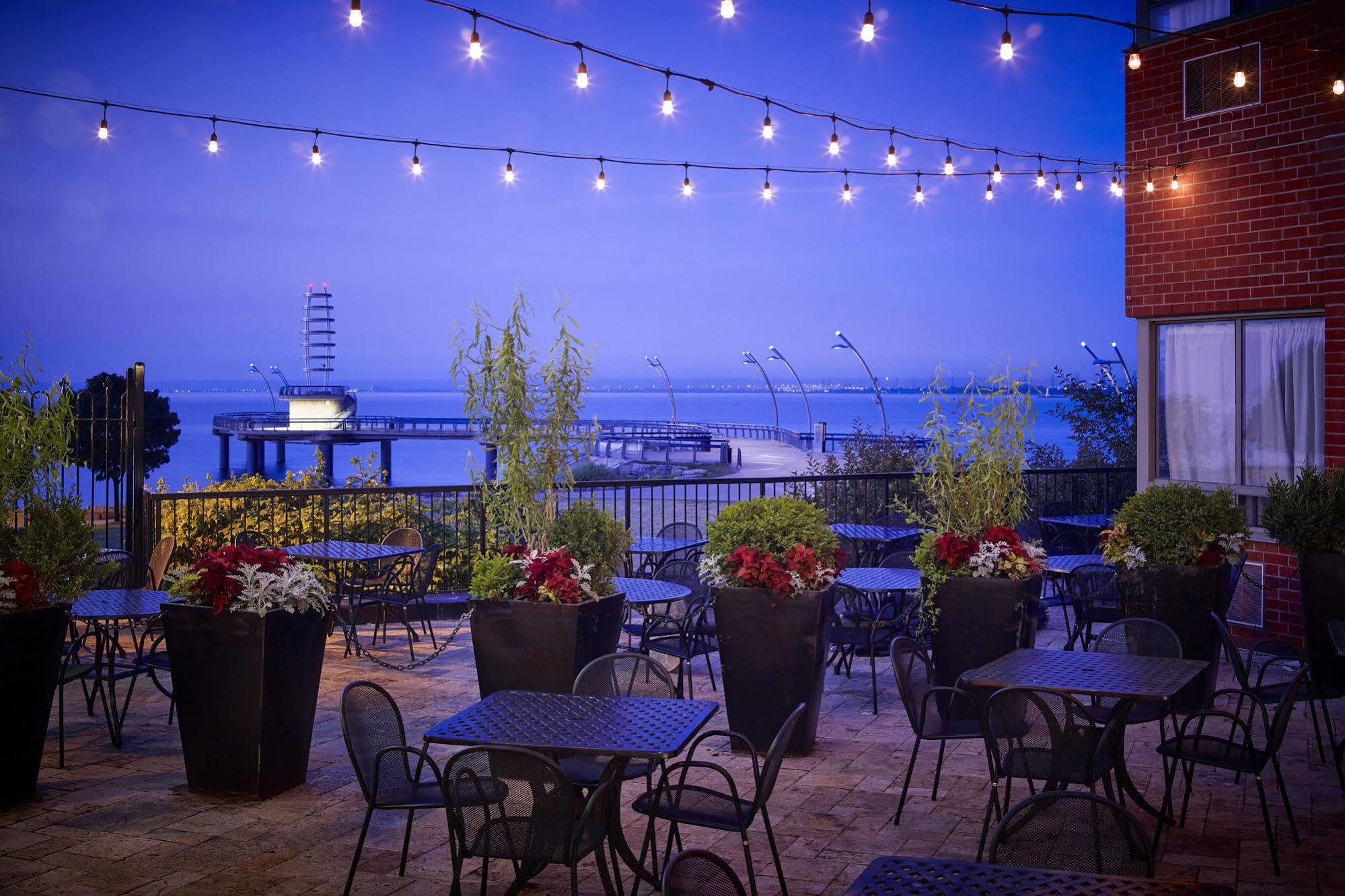 Waterfront Downtown 3*